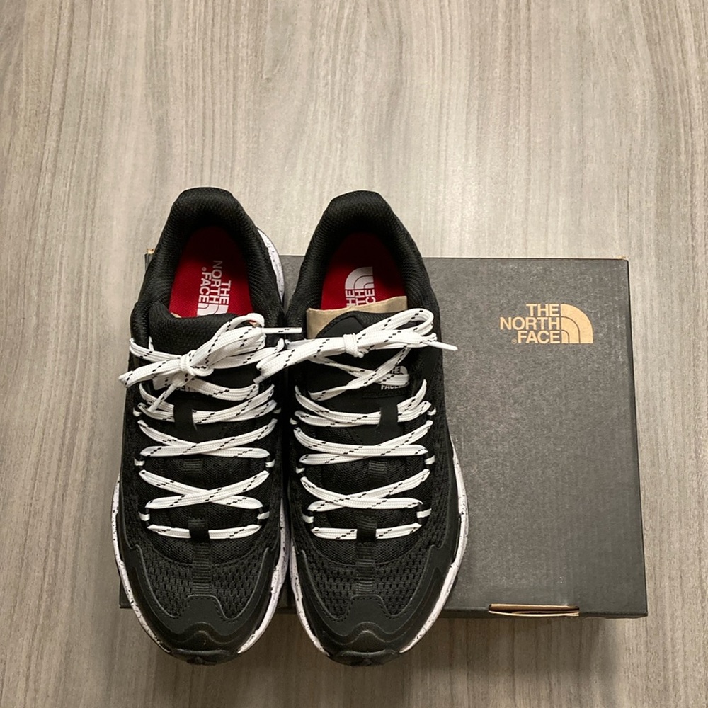EUC TNF Vectiv Taraval. Size 7.5.